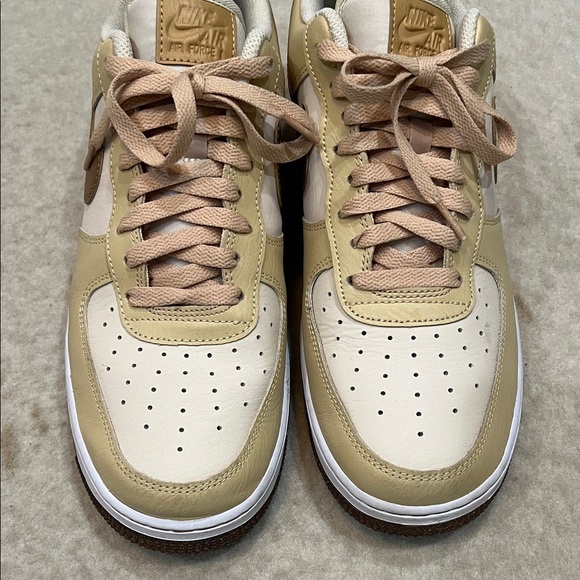 Nike Beige and White Sneakers - Picture 2 of 6